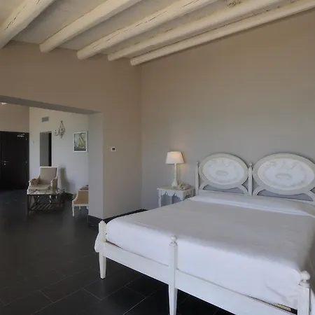 Falconara & Hotell 4*