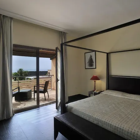 Falconara & Ξενοδοχείο 4*