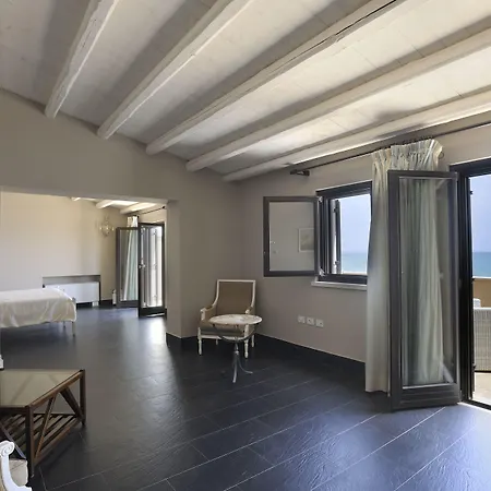 Falconara & Hotel Licata