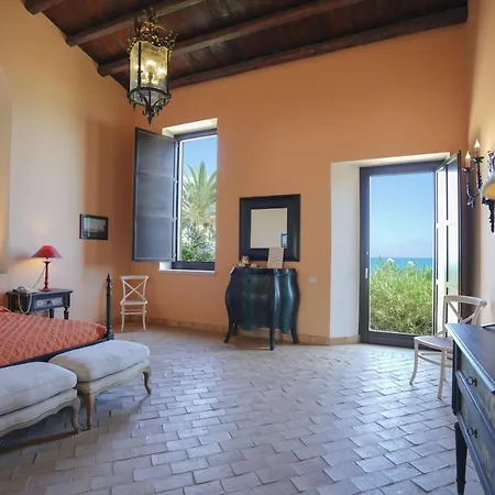 Hotel Falconara & 4*